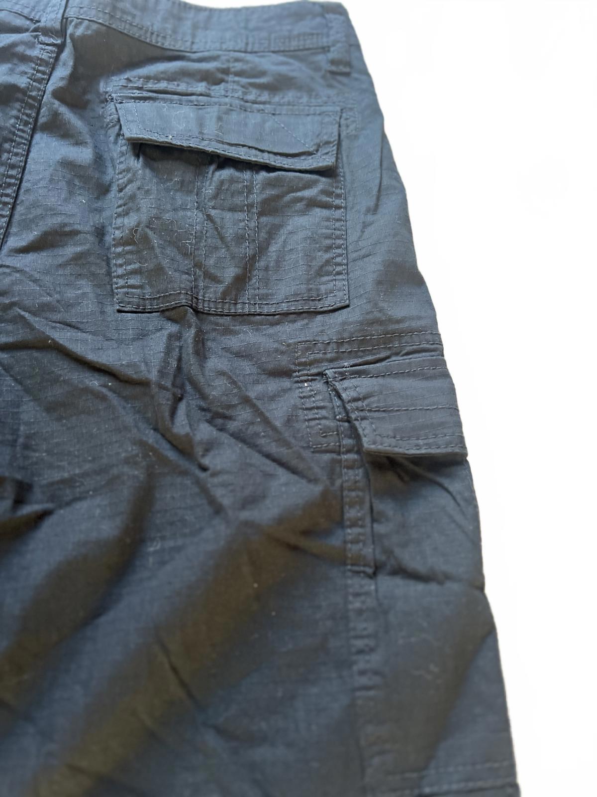 Unionbay black cargo shorts, size 32” waist