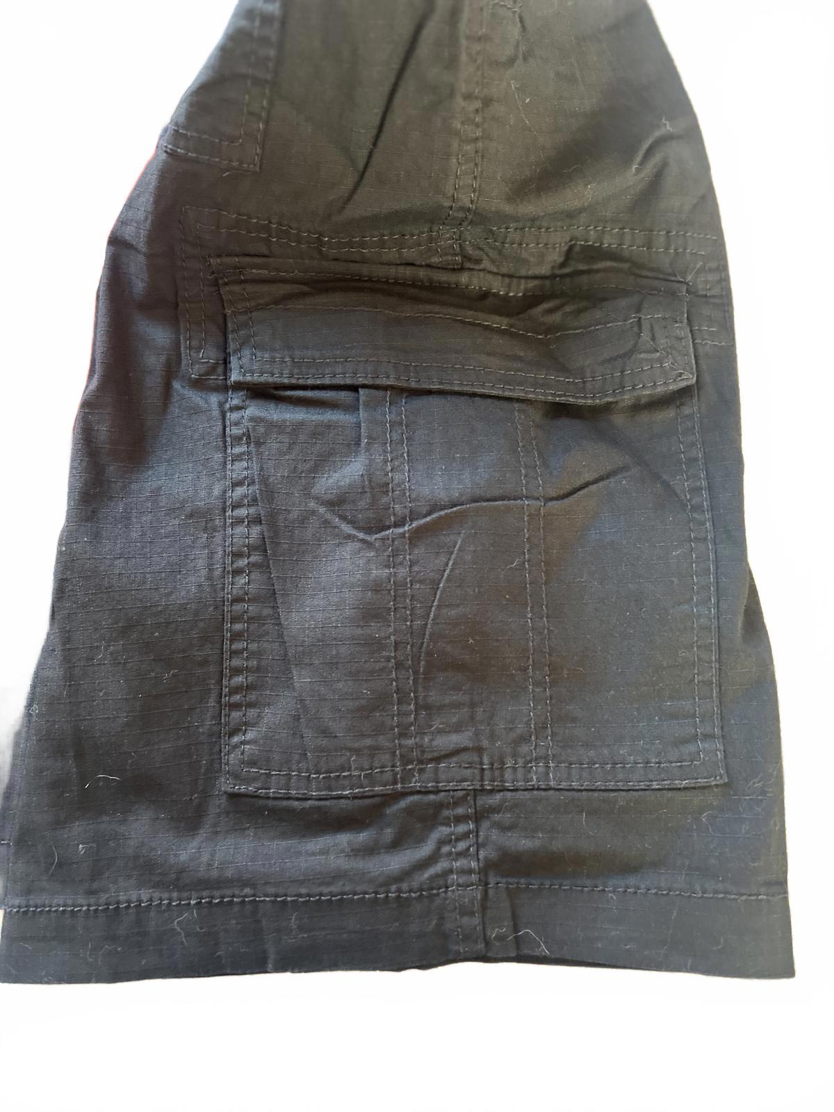 Unionbay black cargo shorts, size 34” waist