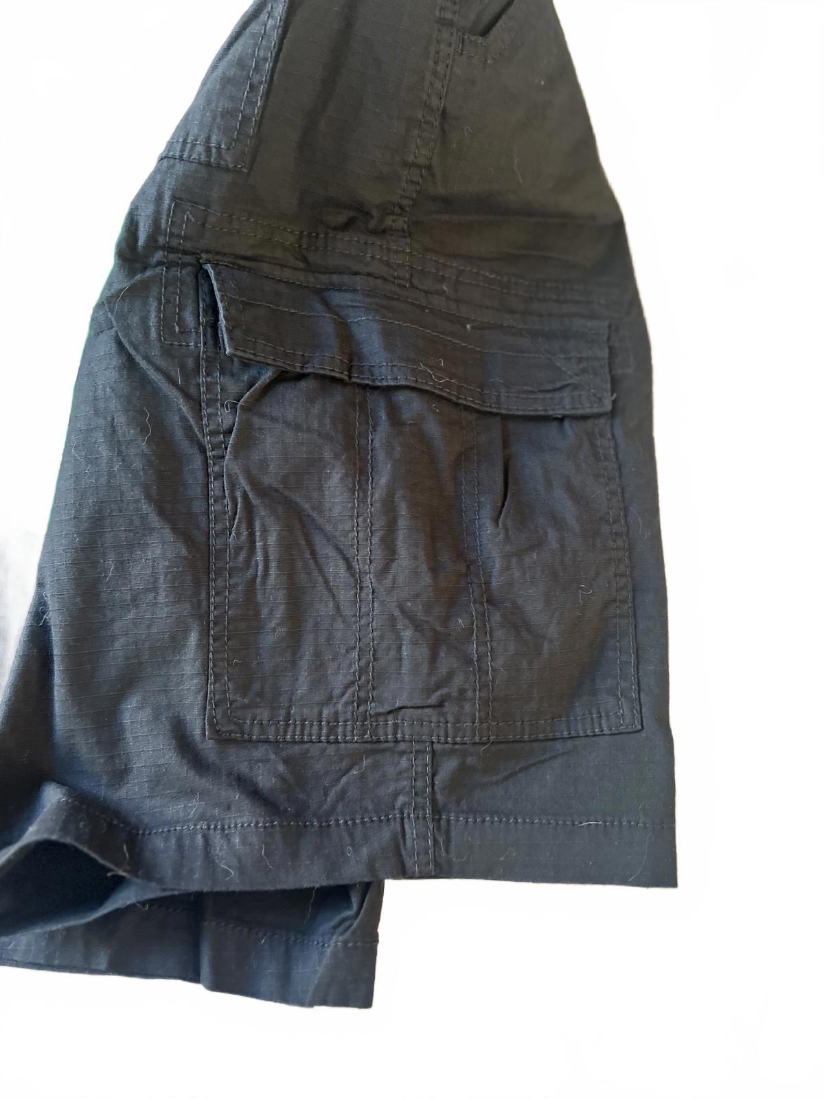 Unionbay black cargo shorts, size 38” waist