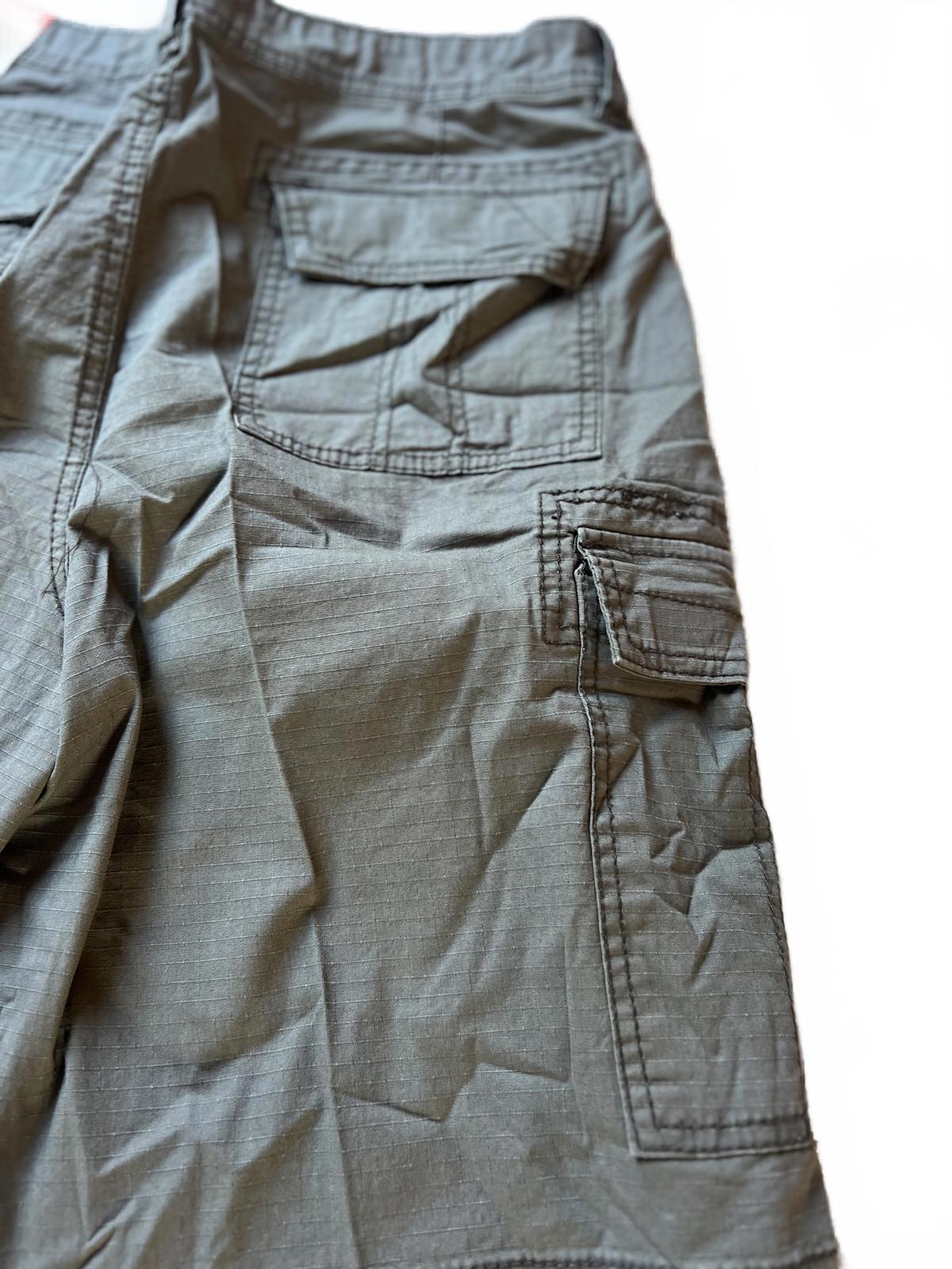 Unionbay Green cargo shorts, size 34” waist