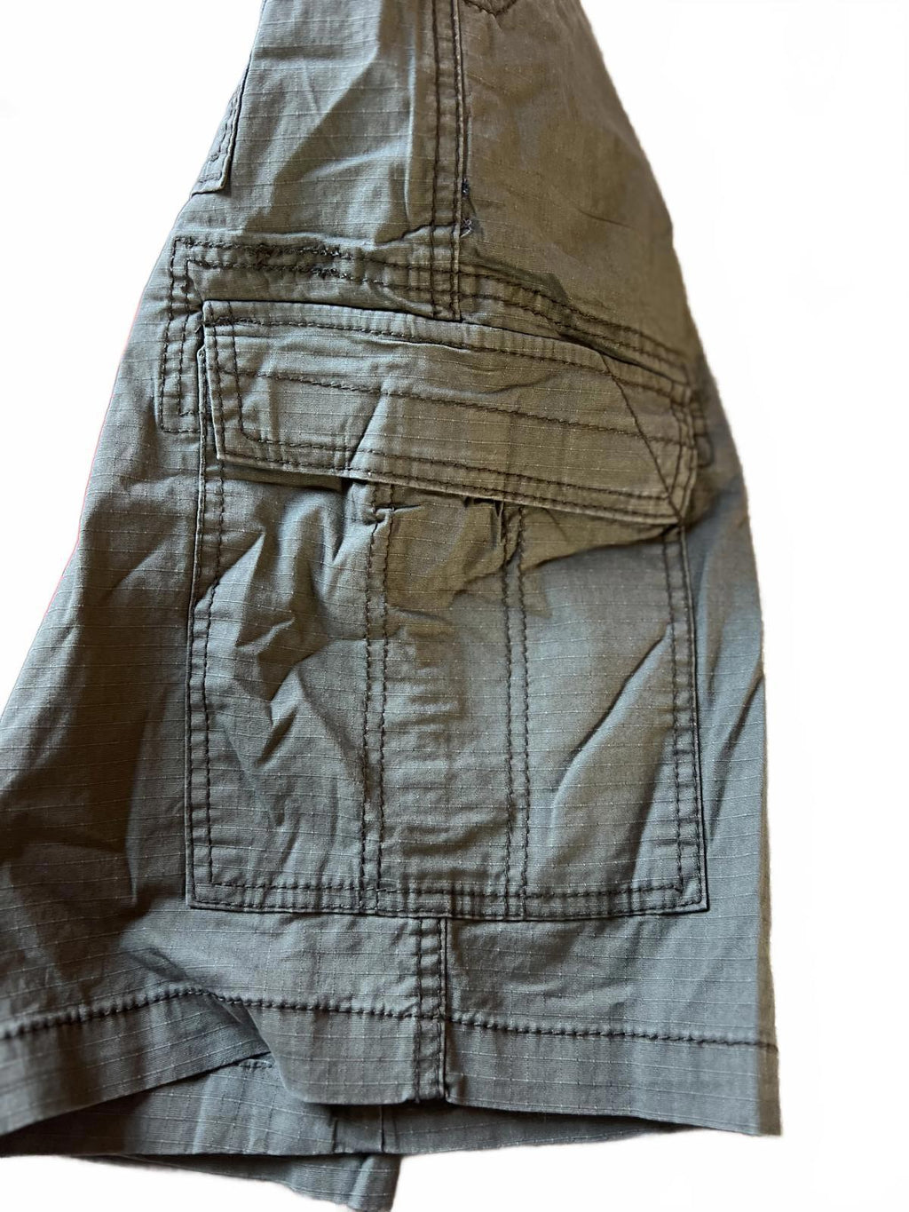 Unionbay Green cargo shorts, size 34” waist