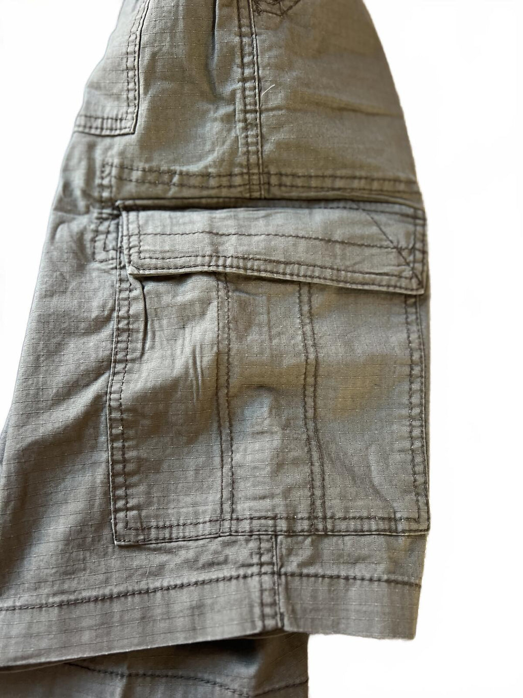 Unionbay Green cargo shorts, size 32” waist