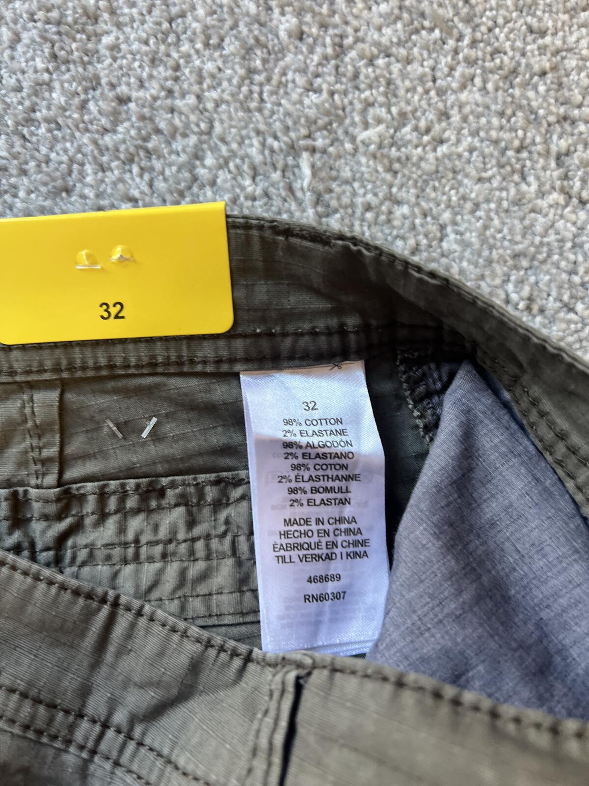 Unionbay Green cargo shorts, size 32” waist