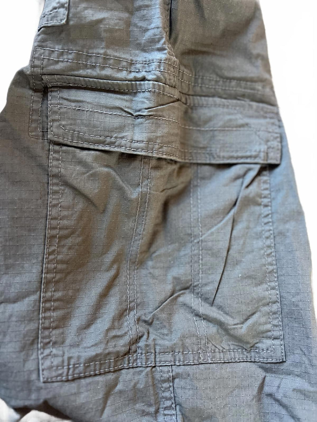 Unionbay grey cargo shorts, size 40” waist
