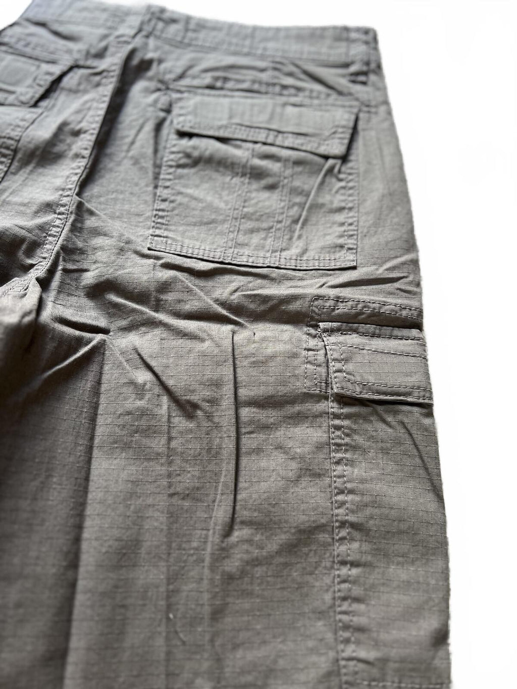 Unionbay grey cargo shorts, size 32” waist