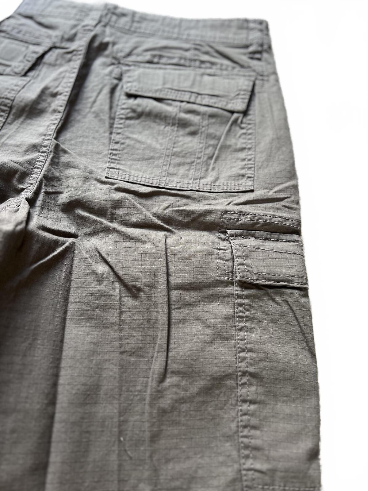 Unionbay grey cargo shorts, size 32” waist