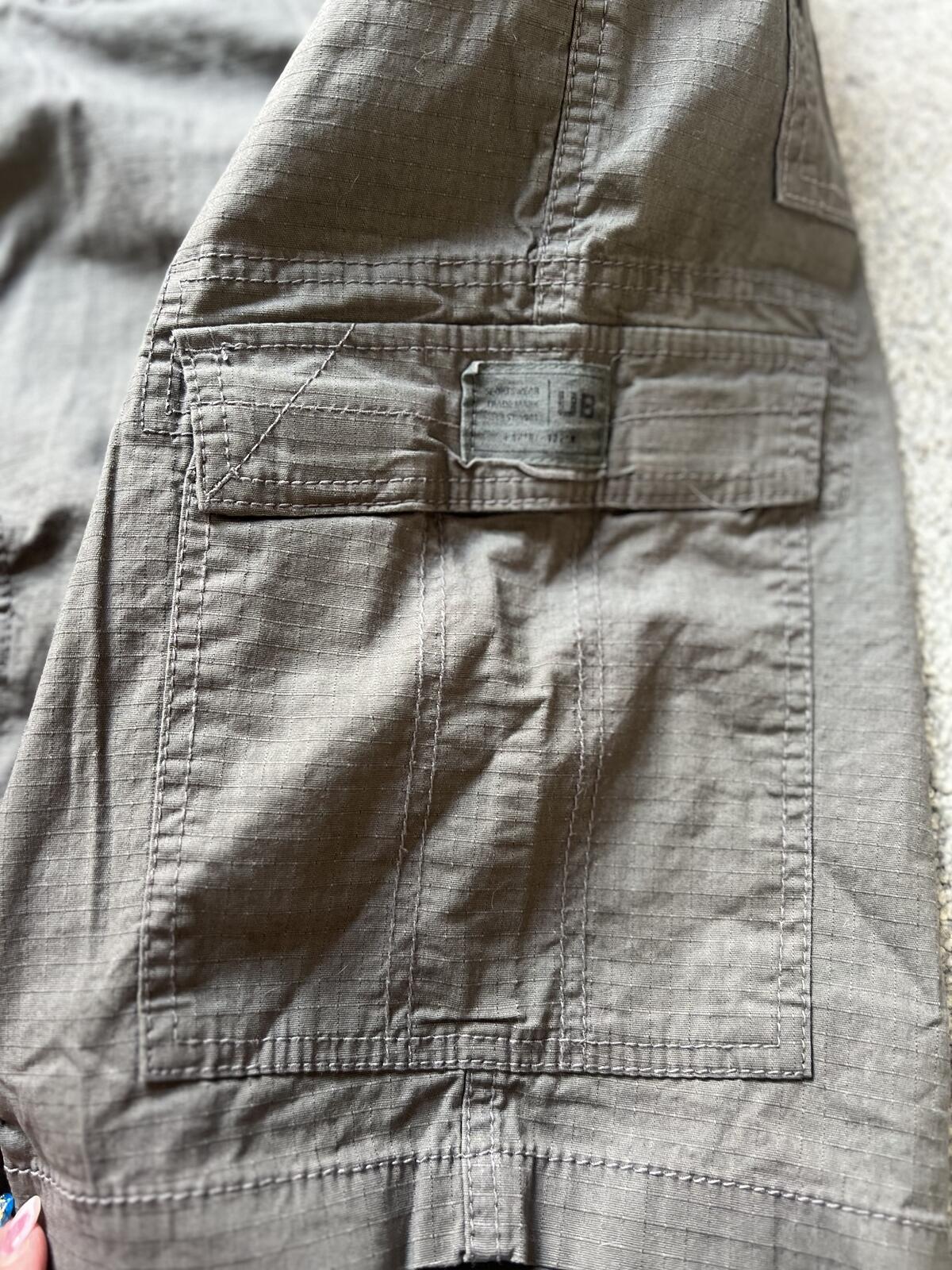 Unionbay grey cargo shorts, size 32” waist