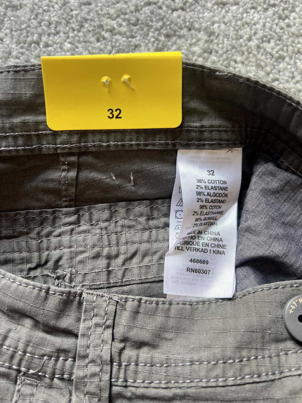 Unionbay grey cargo shorts, size 32” waist