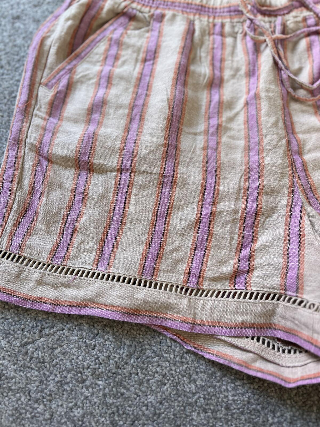 Ladies mid rise pink stripe shorts, size XL