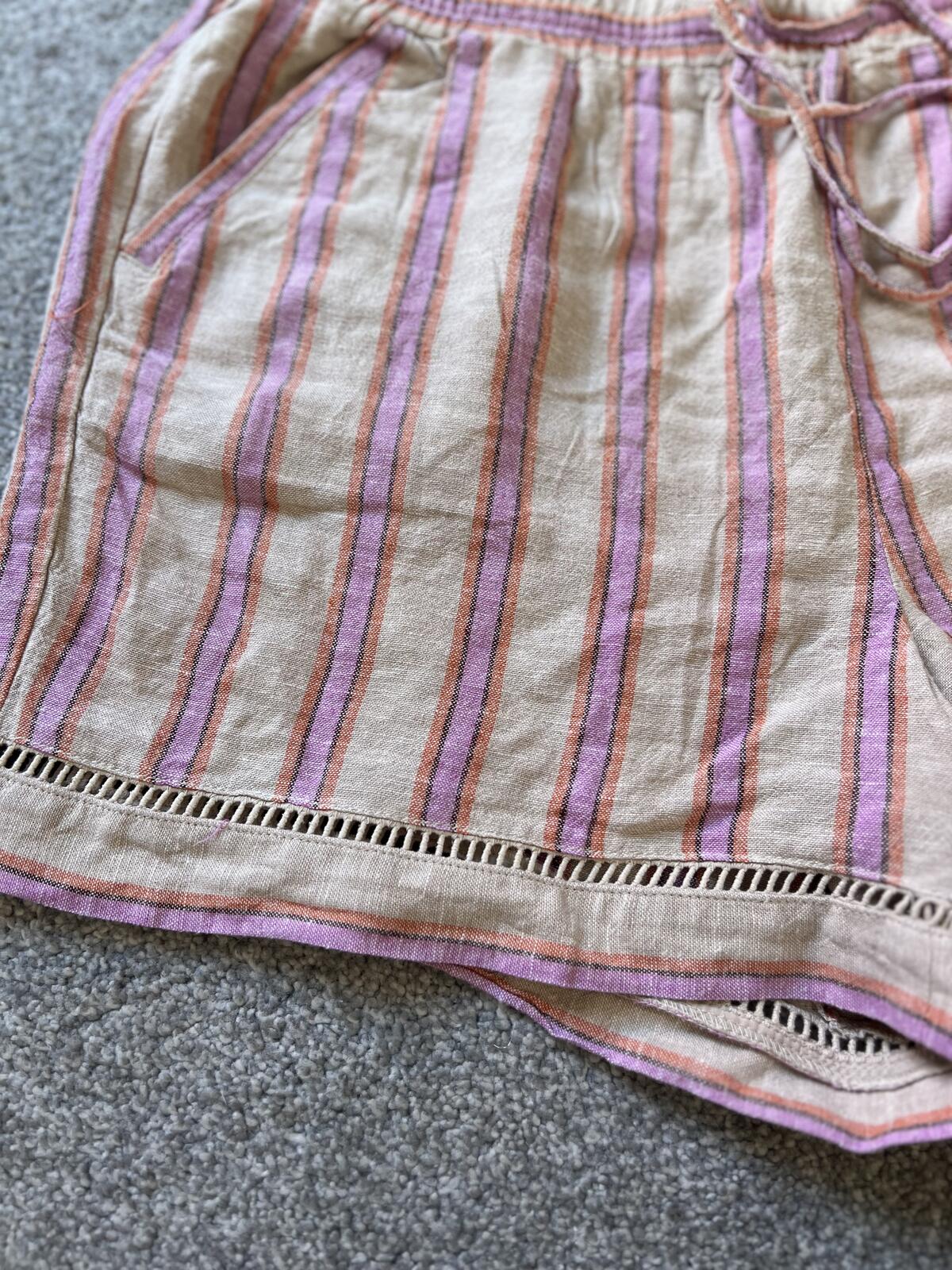 Ladies mid rise pink stripe shorts, size XL