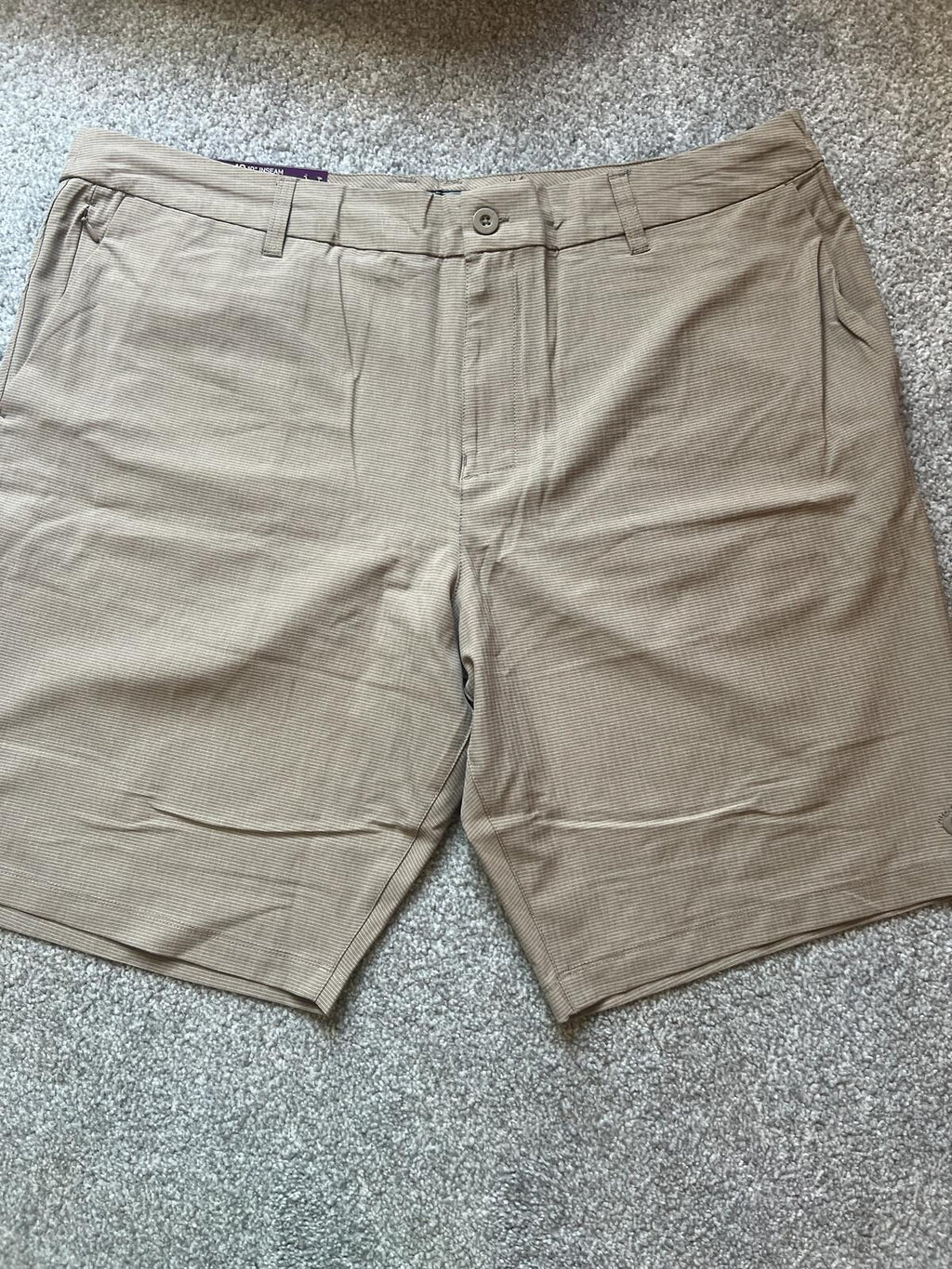 Hang Ten tan chino shorts, size 40” waist